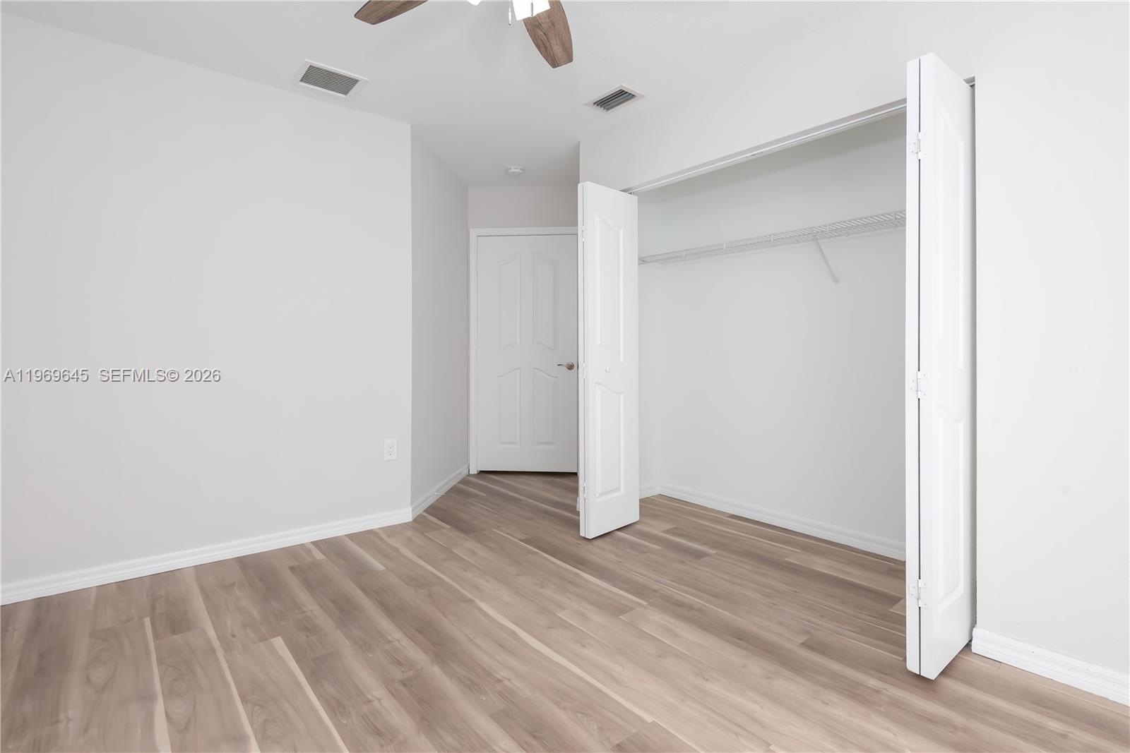 IBIS VILLAS AT DORAL COND - Residential