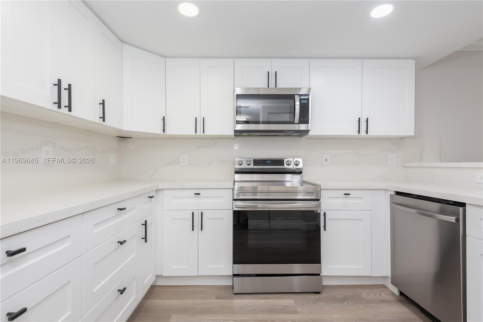 IBIS VILLAS AT DORAL COND - Residential