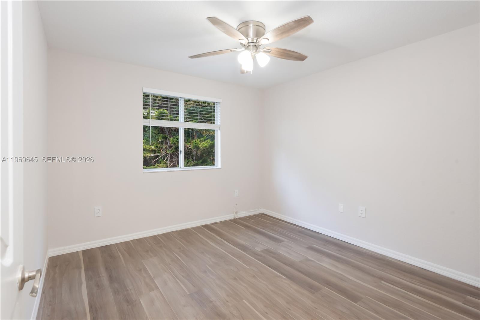 IBIS VILLAS AT DORAL COND - Residential