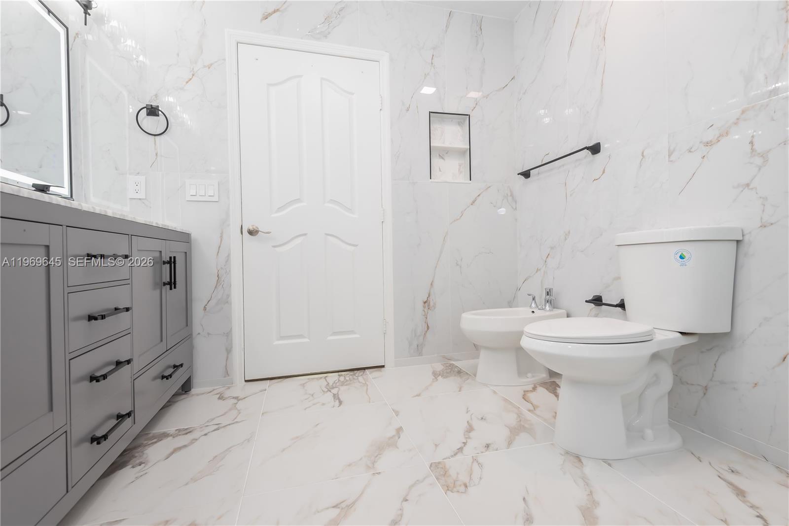 IBIS VILLAS AT DORAL COND - Residential