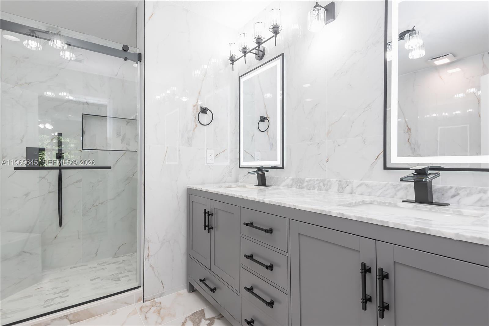 IBIS VILLAS AT DORAL COND - Residential