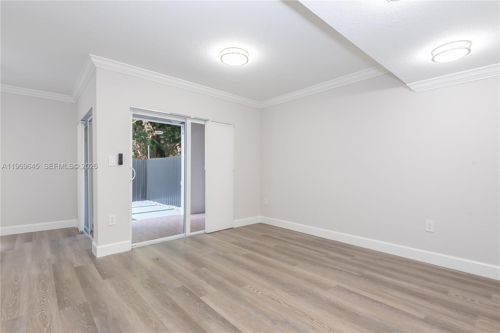 IBIS VILLAS AT DORAL COND - Residential