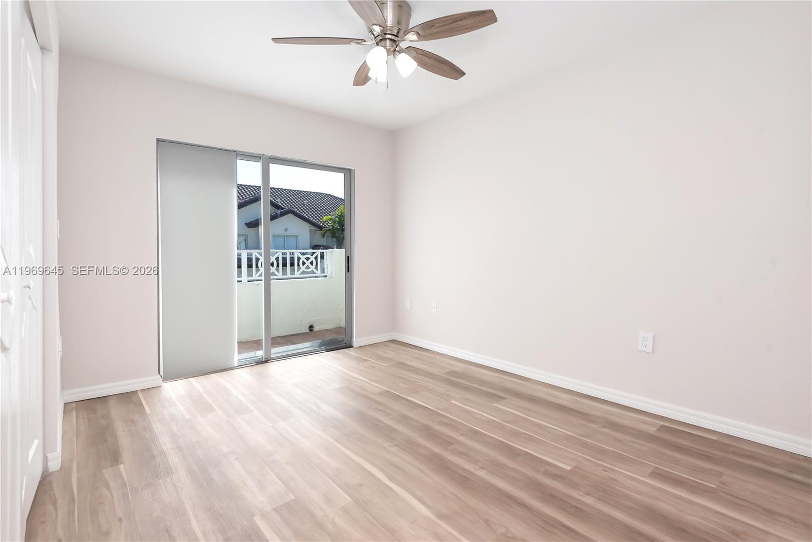 IBIS VILLAS AT DORAL COND - Residential