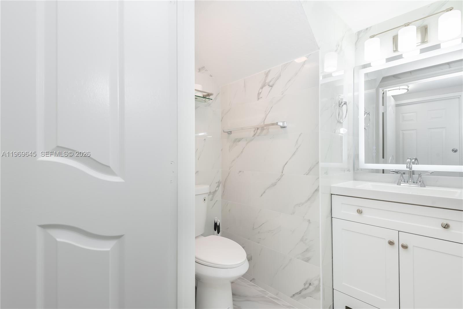 IBIS VILLAS AT DORAL COND - Residential