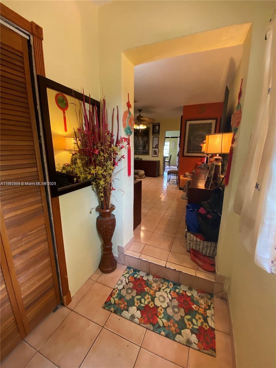 AMND MIAMI SUBURBAN ACRES - Residential Lease