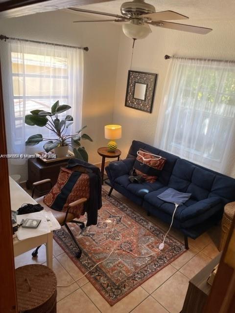 AMND MIAMI SUBURBAN ACRES - Residential Lease