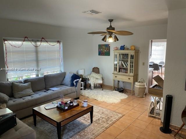 AMND MIAMI SUBURBAN ACRES - Residential Lease