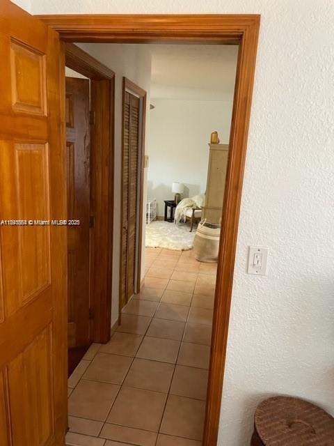 AMND MIAMI SUBURBAN ACRES - Residential Lease