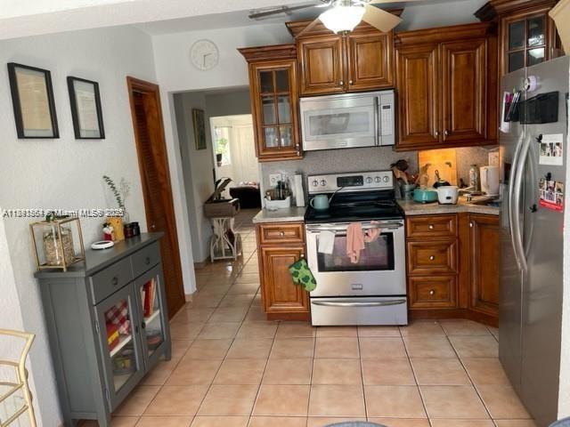 AMND MIAMI SUBURBAN ACRES - Residential Lease