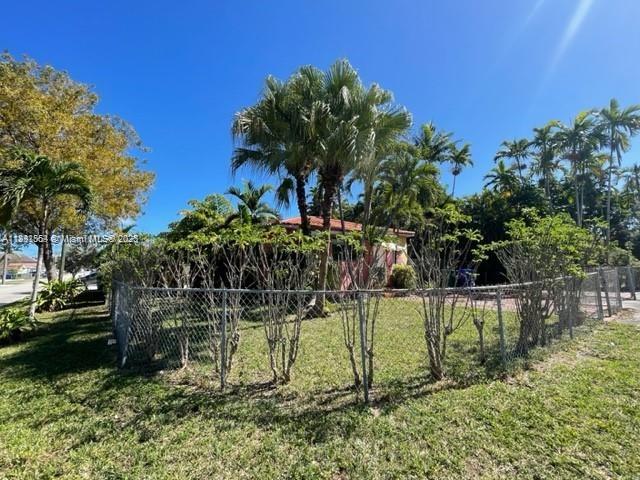 AMND MIAMI SUBURBAN ACRES - Residential Lease