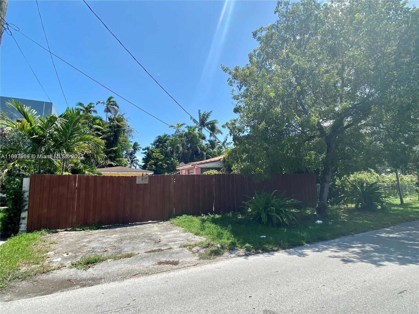 AMND MIAMI SUBURBAN ACRES - Residential Lease