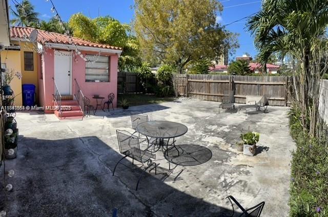 AMND MIAMI SUBURBAN ACRES - Residential Lease