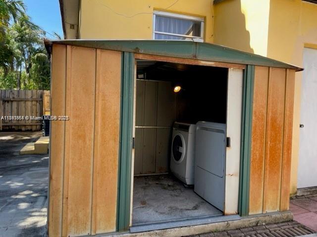 AMND MIAMI SUBURBAN ACRES - Residential Lease