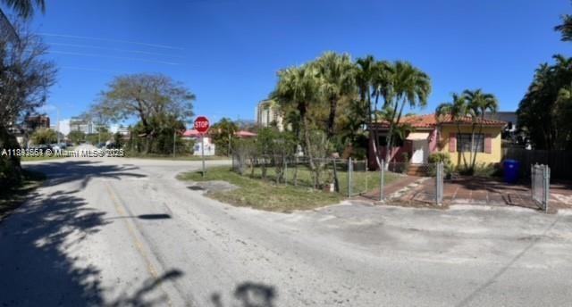 AMND MIAMI SUBURBAN ACRES - Residential Lease