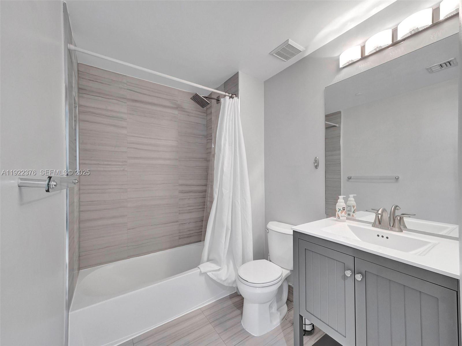 THE METROPOLITAN CONDO - Residential