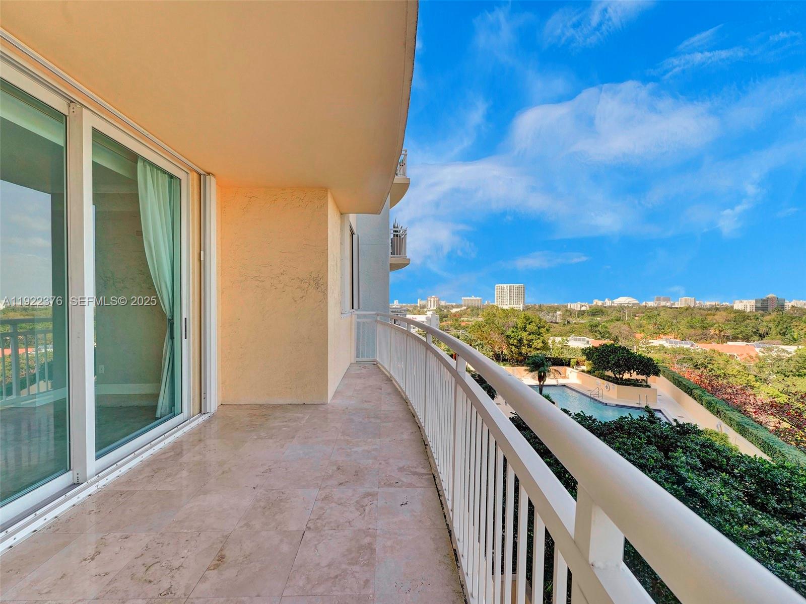 THE METROPOLITAN CONDO - Residential