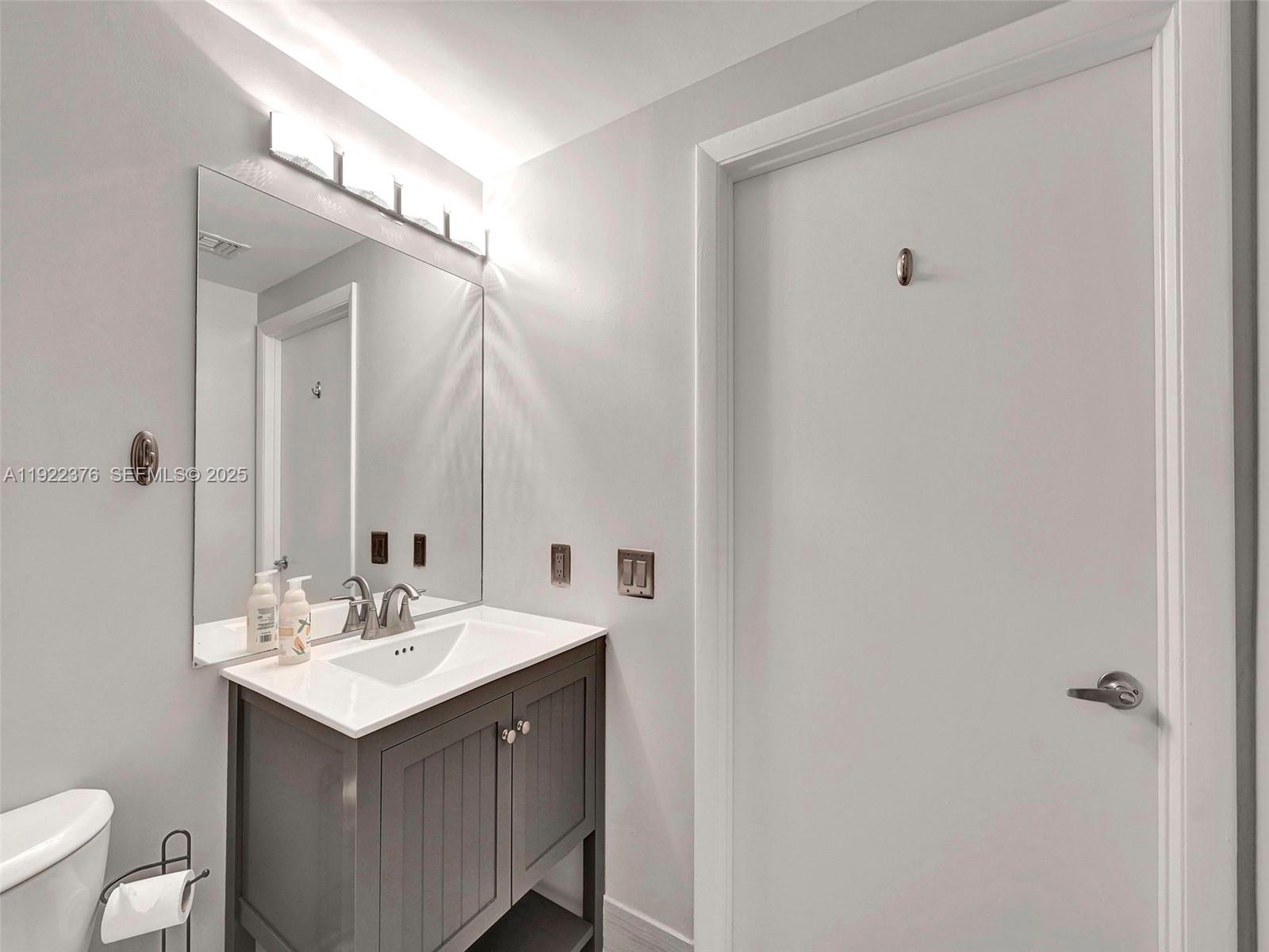 THE METROPOLITAN CONDO - Residential