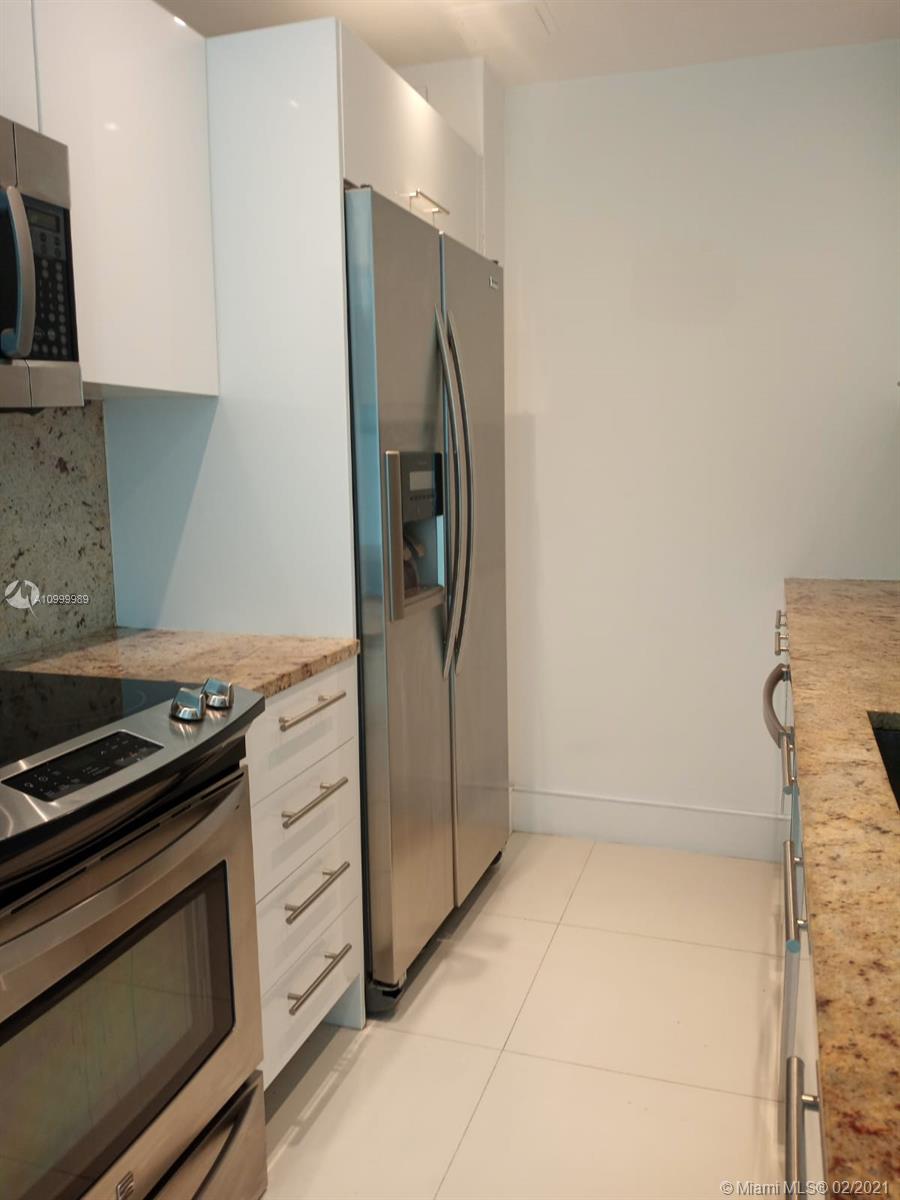 BELLE ISLE APT CORP - Residential Lease