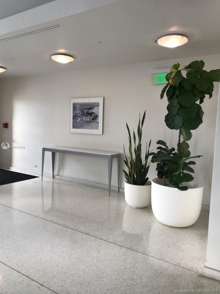 BELLE ISLE APT CORP - Residential Lease