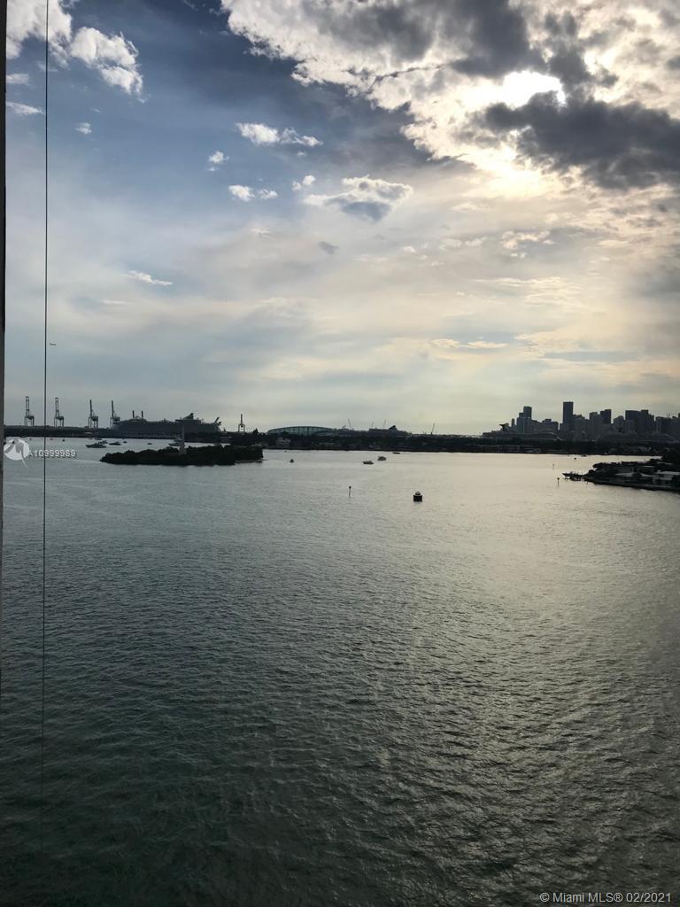 BELLE ISLE APT CORP - Residential Lease