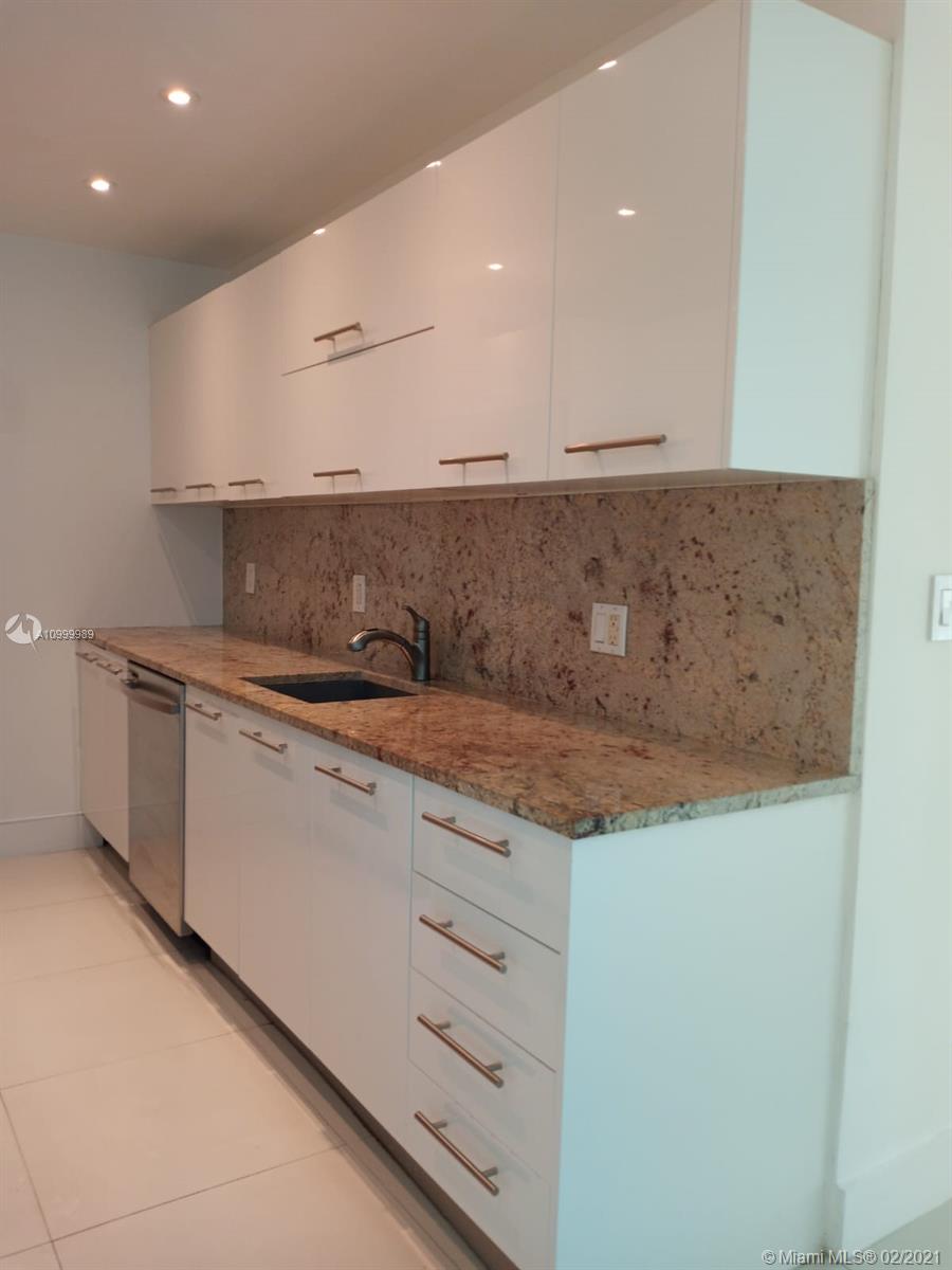 BELLE ISLE APT CORP - Residential Lease