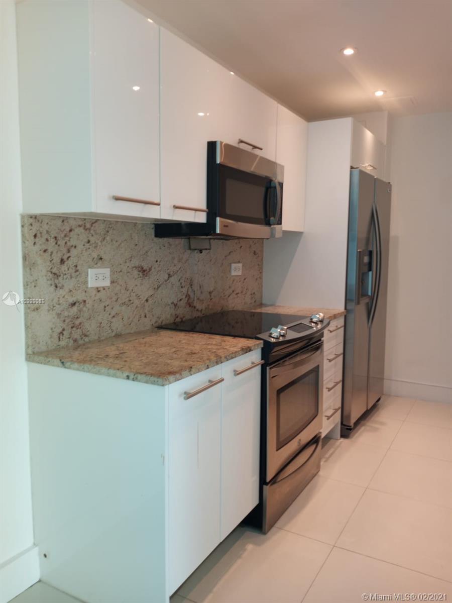 BELLE ISLE APT CORP - Residential Lease