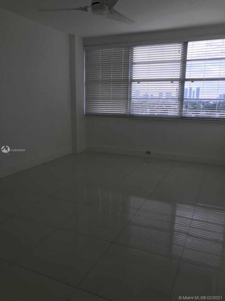 BELLE ISLE APT CORP - Residential Lease