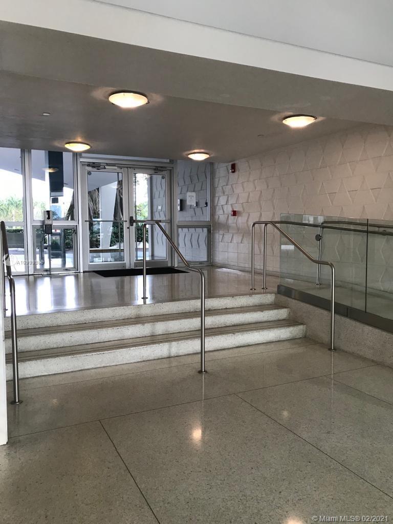 BELLE ISLE APT CORP - Residential Lease