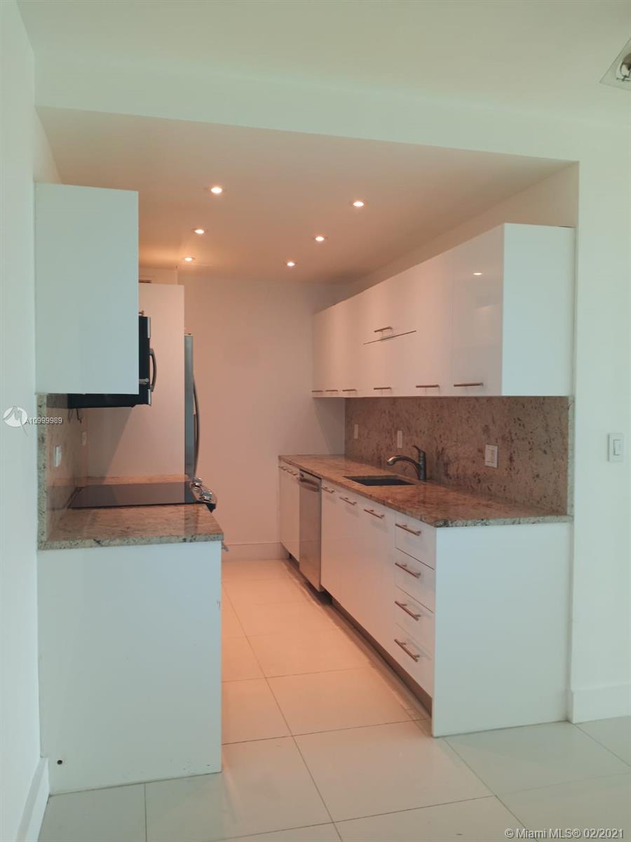 BELLE ISLE APT CORP - Residential Lease