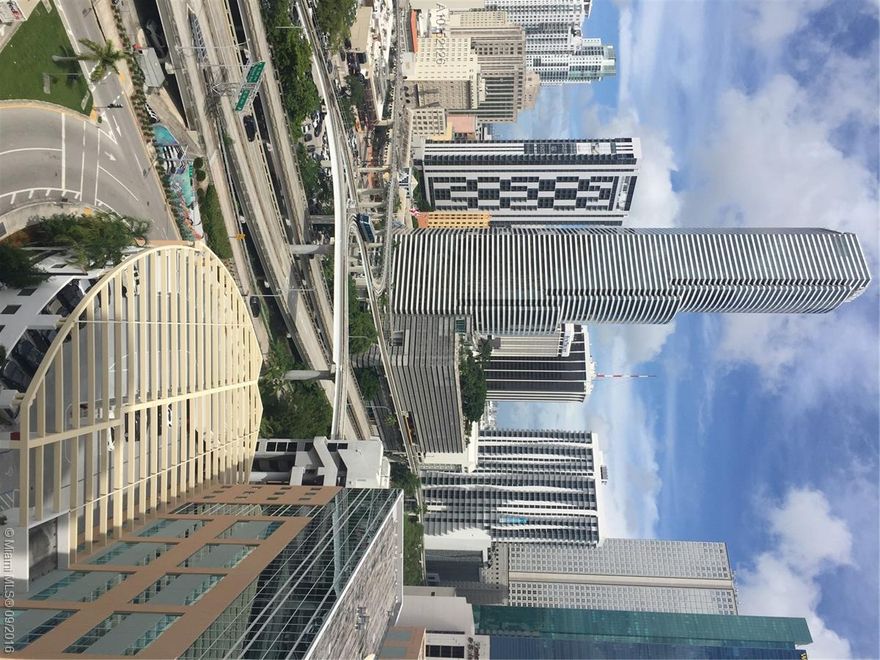 LIGHT FILLED 2 BEDROOM, 2 BATH PLUS K-ROOM. NEVER LIVED BEFORE. DIRECT VIEW TO DOWNTOWN MIAMI SKYLINE. EXE-ROOM, TERRACES FOR OUTDOOR LIVING,OVERLOOKING THE FAMOUS BANK OF AMERICA BUILDING. LAMINATE FLOORS THROUGHOUT, MODERN WOOD KITCHEN CABINETRY, GRANITE COUNTER TOPS. LOCATED IN "RIVERFRONT, DOWNTOWN ONLY PRIVATE GATED COMMUNITY ON THE MIAMI RIVER. ENJOY POOL, WATERFALL JACUZZI, 2 STORY GYM, HIS/HER SPA, SAUNA, STEAM ROOM, INDOOR RACQUETBALL COURT, SPORTS PARLOR, MEDITATION ROOM AND MUCH MORE