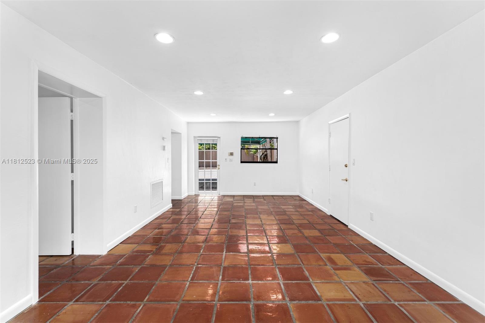 CRYSTAL BLUFF - Residential