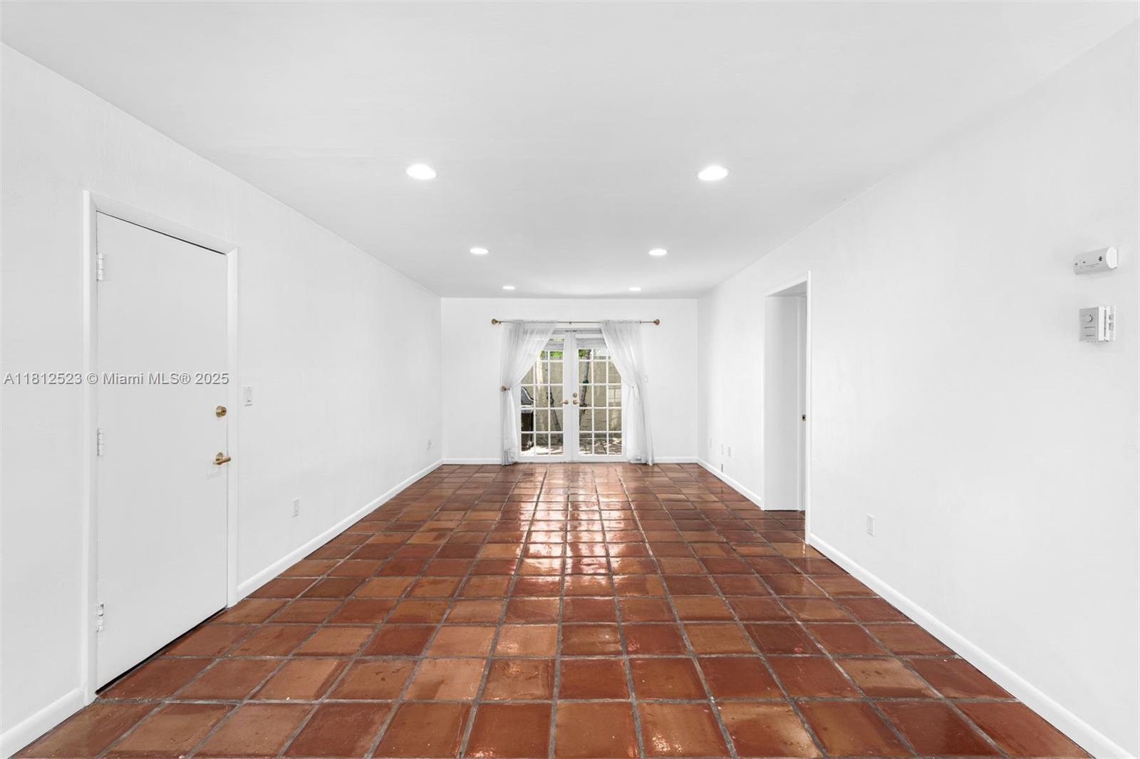 CRYSTAL BLUFF - Residential