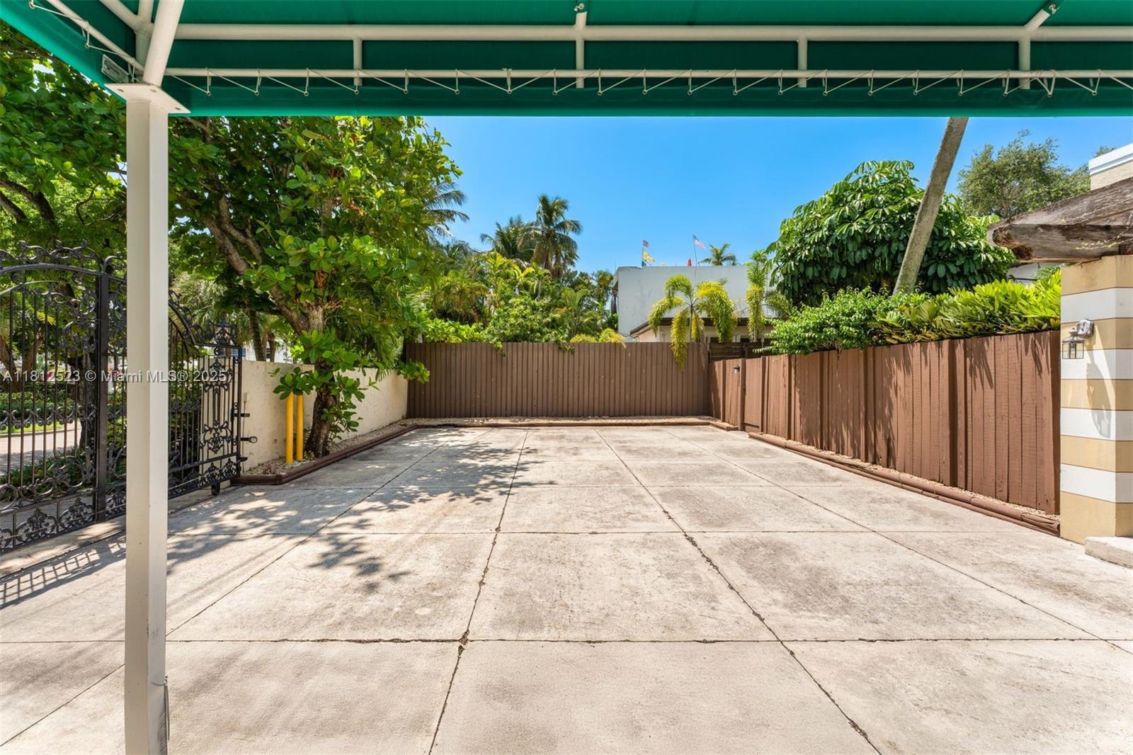 CRYSTAL BLUFF - Residential