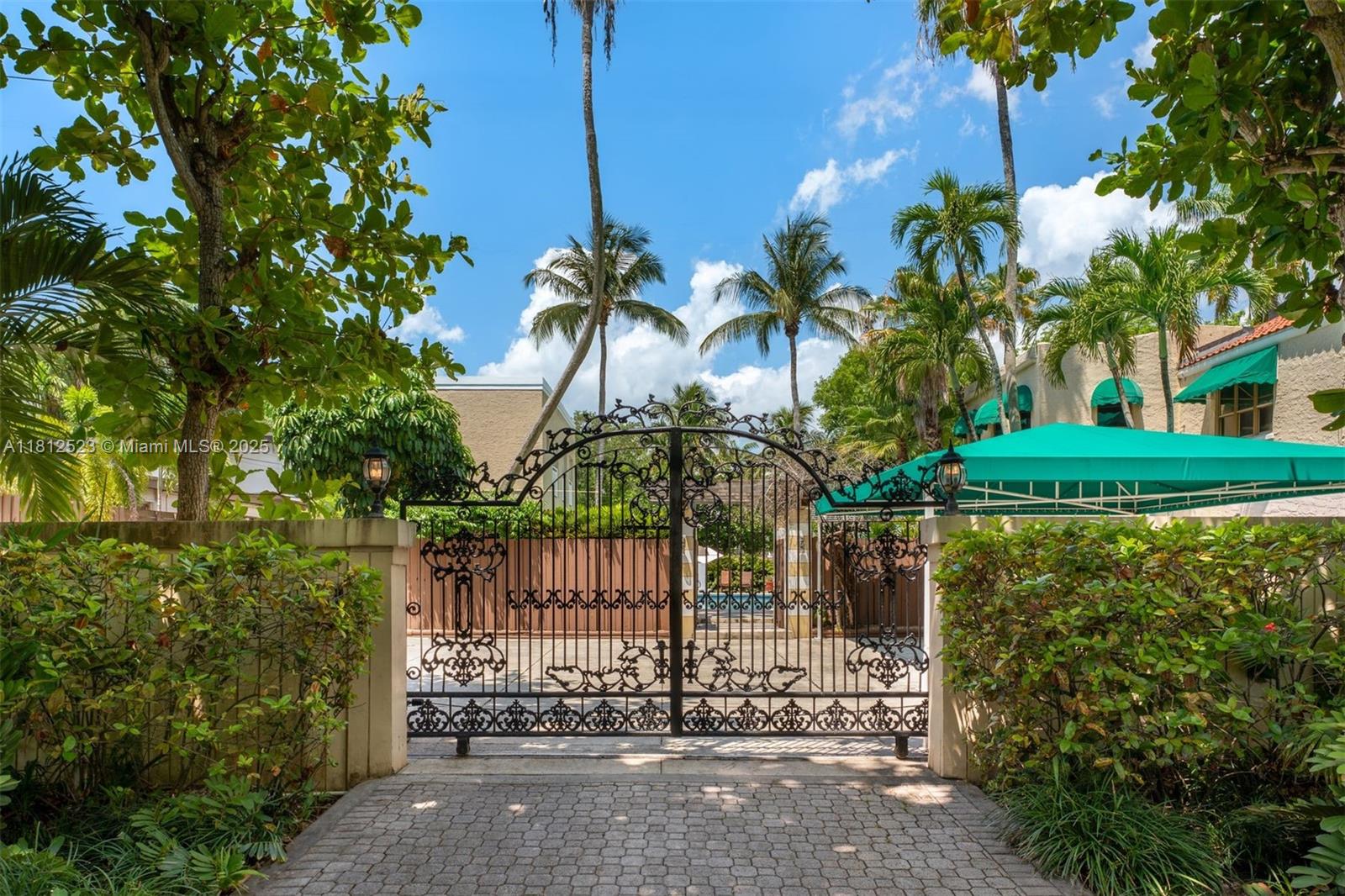 CRYSTAL BLUFF - Residential