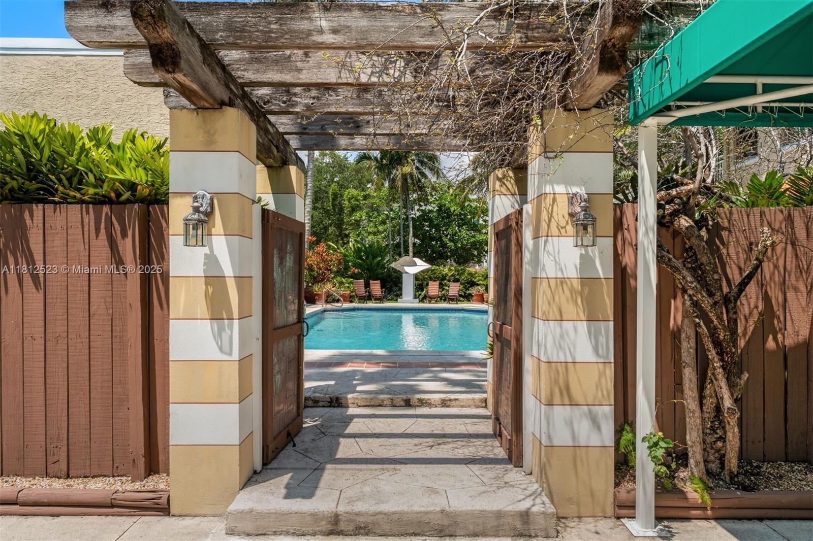 CRYSTAL BLUFF - Residential