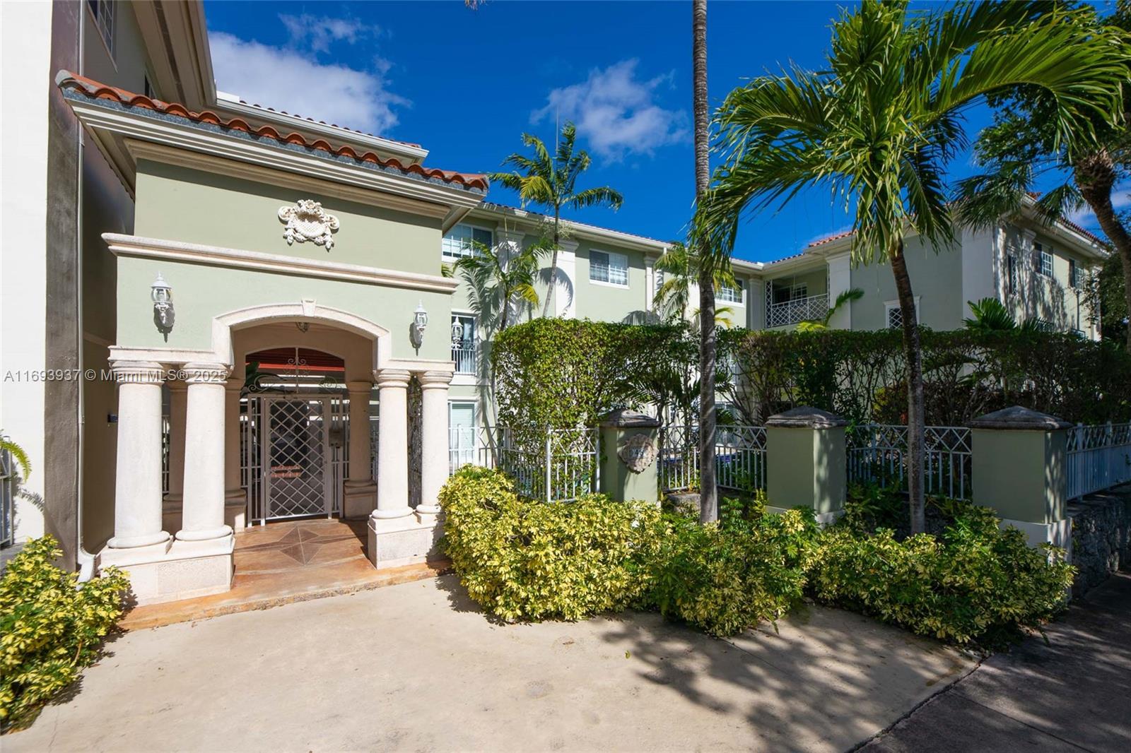 Photo 1 of 45 Antilla Ave 2C, Coral Gables, Florida, $365,000, Web #: 11693937