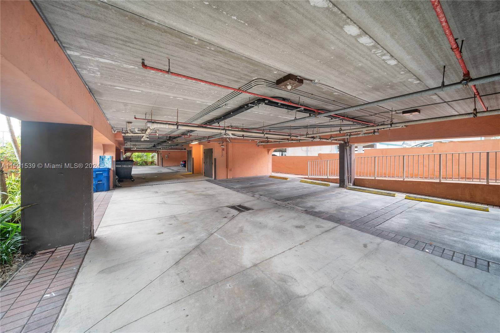 MEDITERRANEAN CONDO - Residential