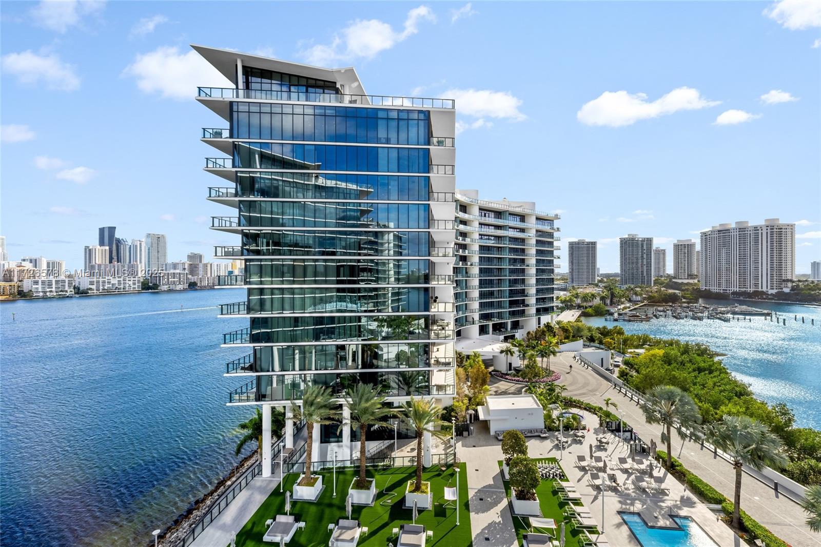 PRIVE CONDO - Residential