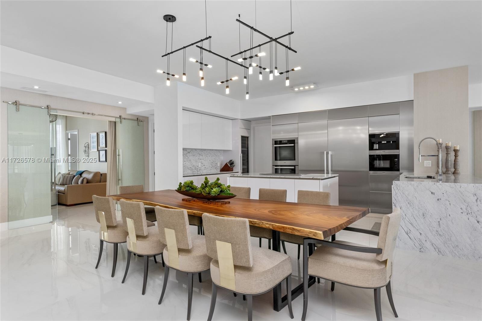 PRIVE CONDO - Residential