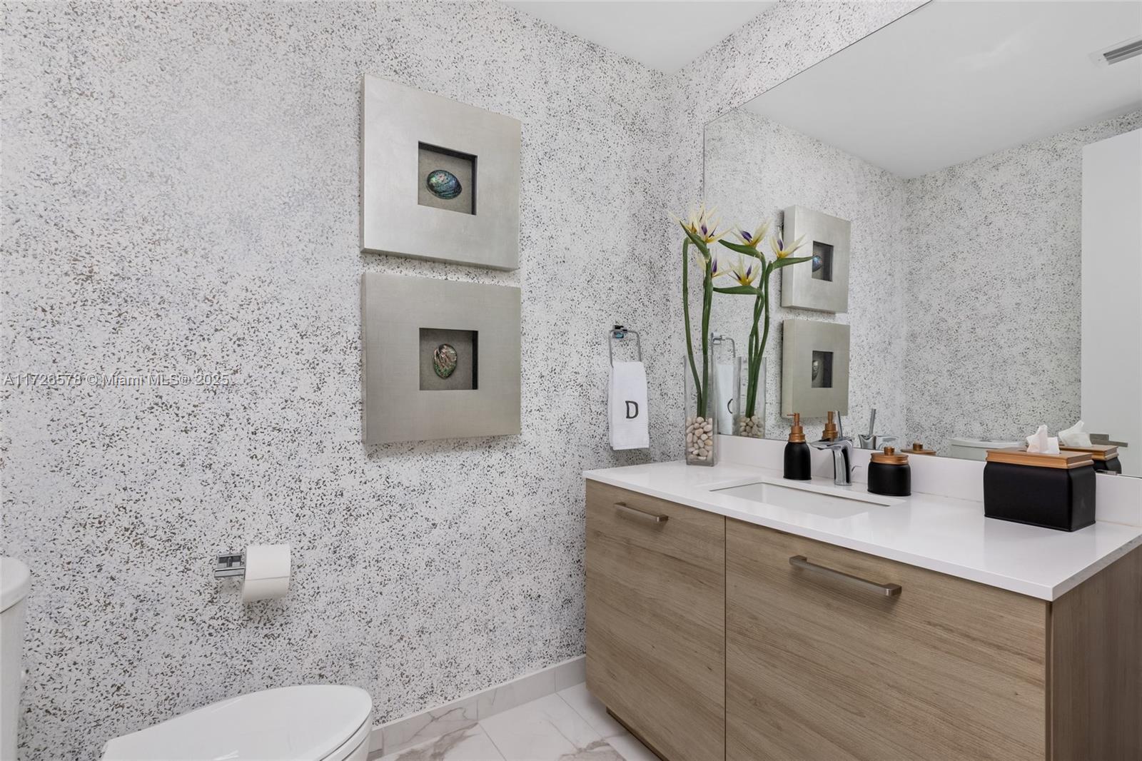 PRIVE CONDO - Residential