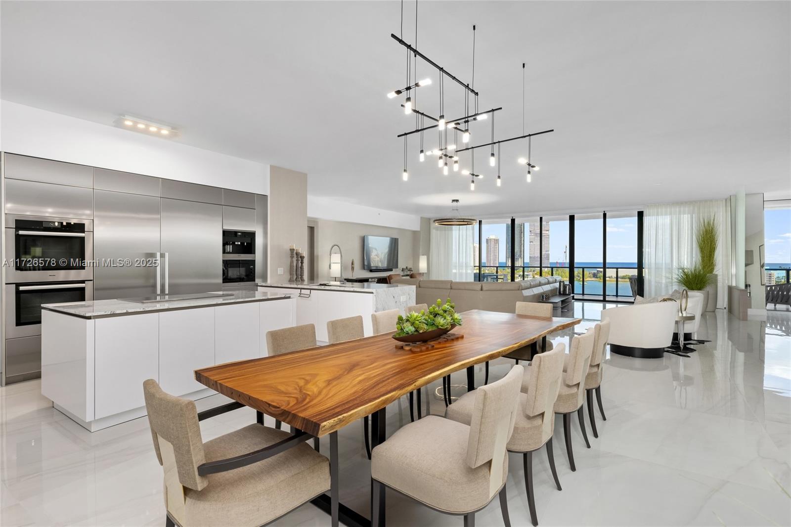 PRIVE CONDO - Residential