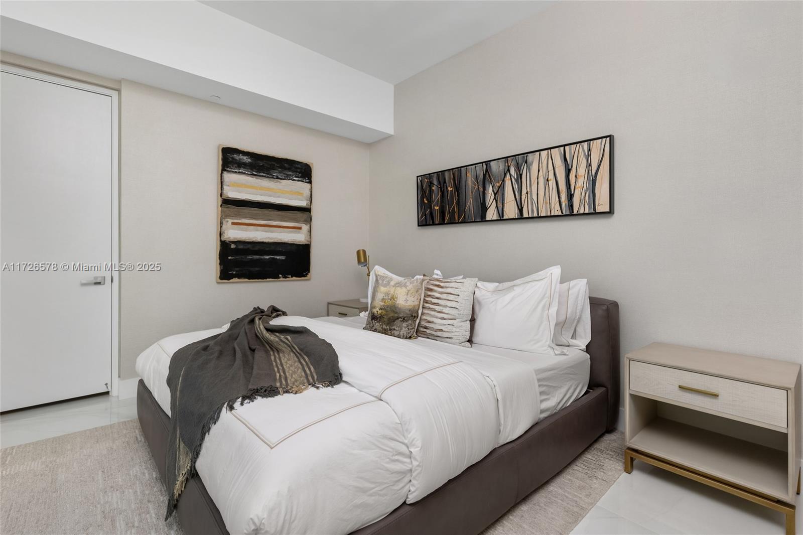 PRIVE CONDO - Residential