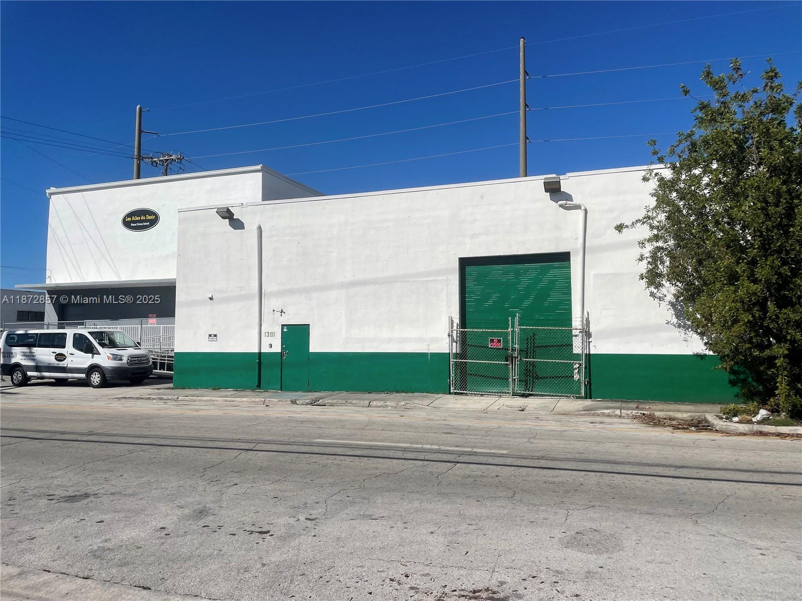 Prime Allapattah warehouse on a corner lot just minutes from Wynwood, Medical District and Downtown Miami. This 10,000 SF warehouse space offers ±15’ clear height ceilings, two offices, and both dock-height and oversized street-level loading doors for seamless logistics. Near major transportation arteries including SR-836 and I-95, the property offers unparalleled access for last-mile delivery. Formerly used for refrigerated storage, it can easily accommodate cold storage, dry warehouse, manufacturing, or creative studio use. Positioned in one of Miami’s fastest-growing neighborhoods this property offers unparalleled functionality, visibility, and a competitive rental rate.