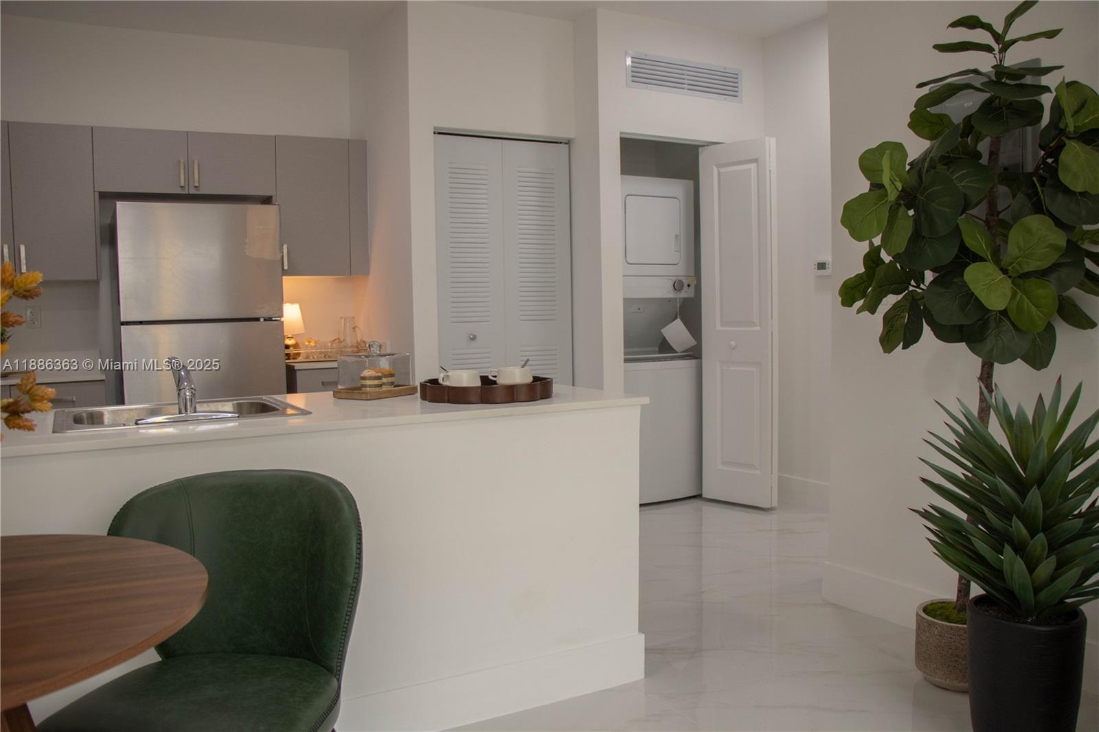 FLA FRUIT LAND CO SUB - Residential Lease