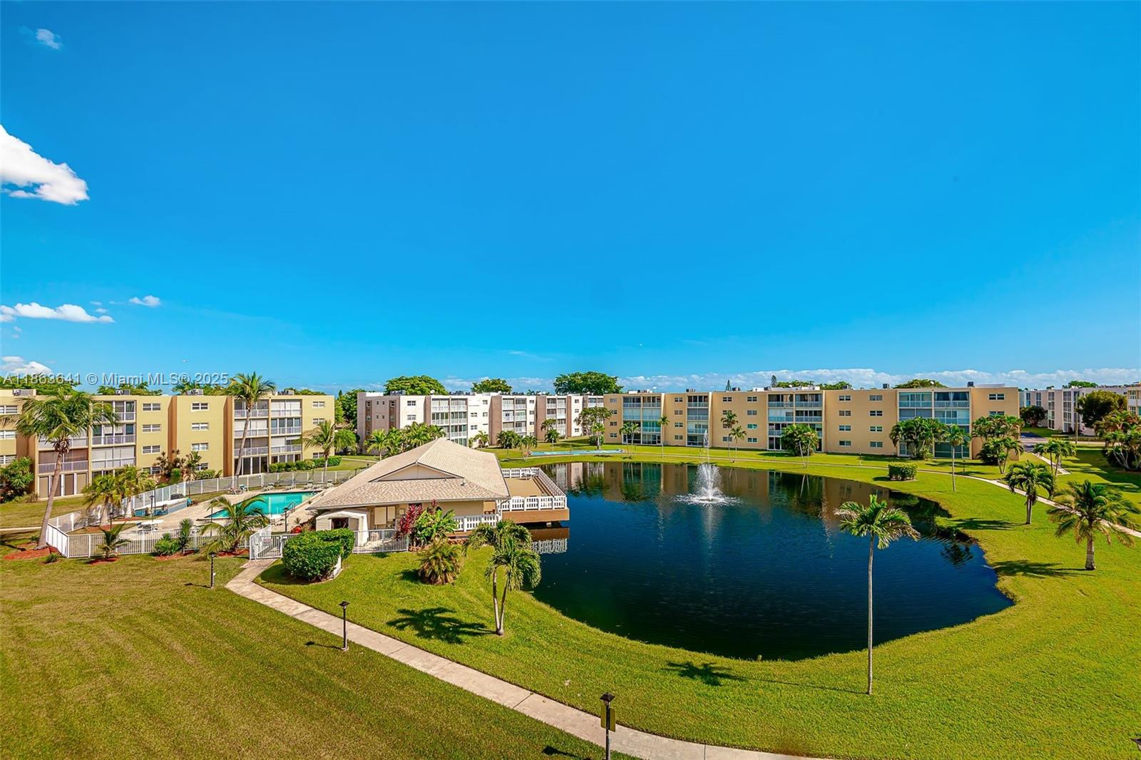 MEADOWBROOK LAKES CONDO - Residential