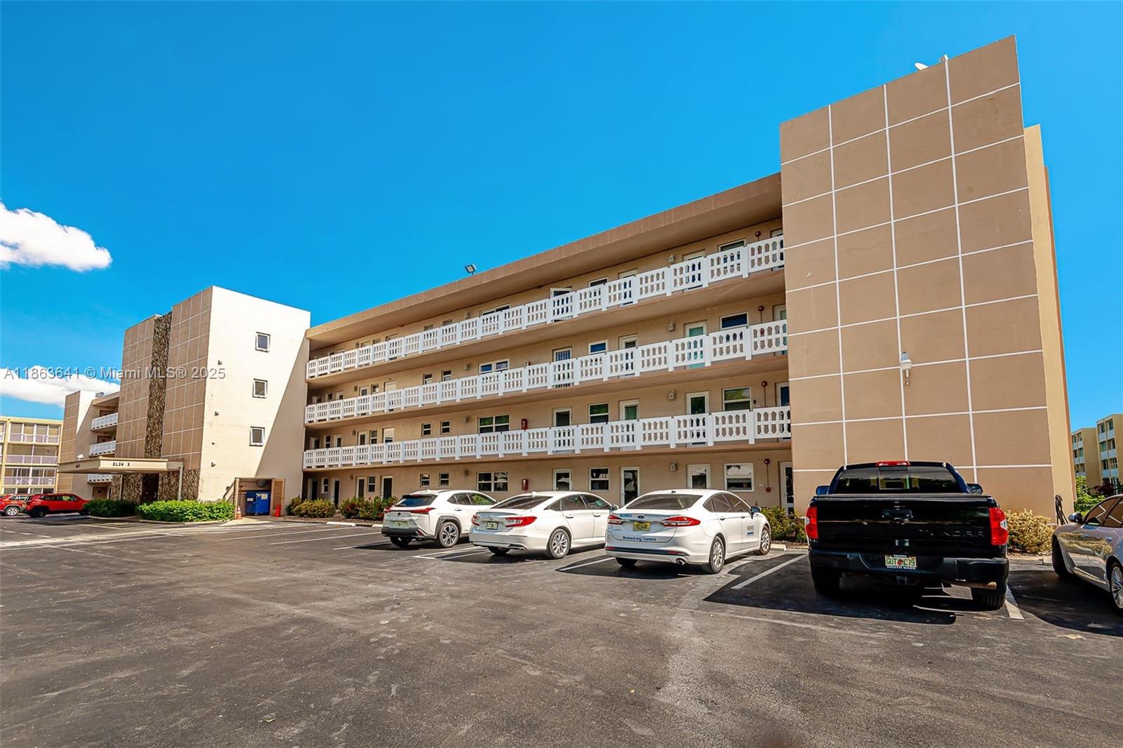 MEADOWBROOK LAKES CONDO - Residential