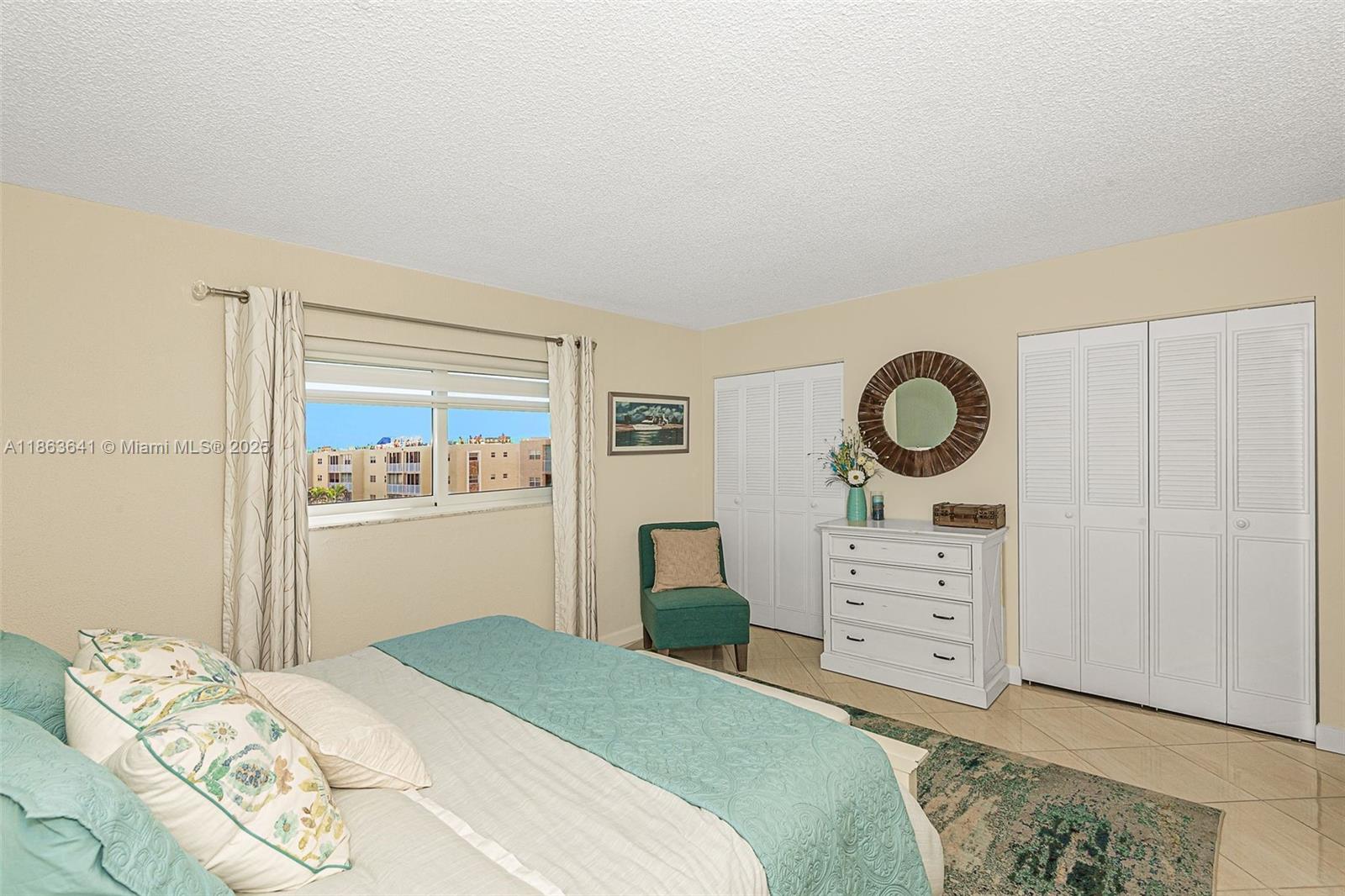 MEADOWBROOK LAKES CONDO - Residential
