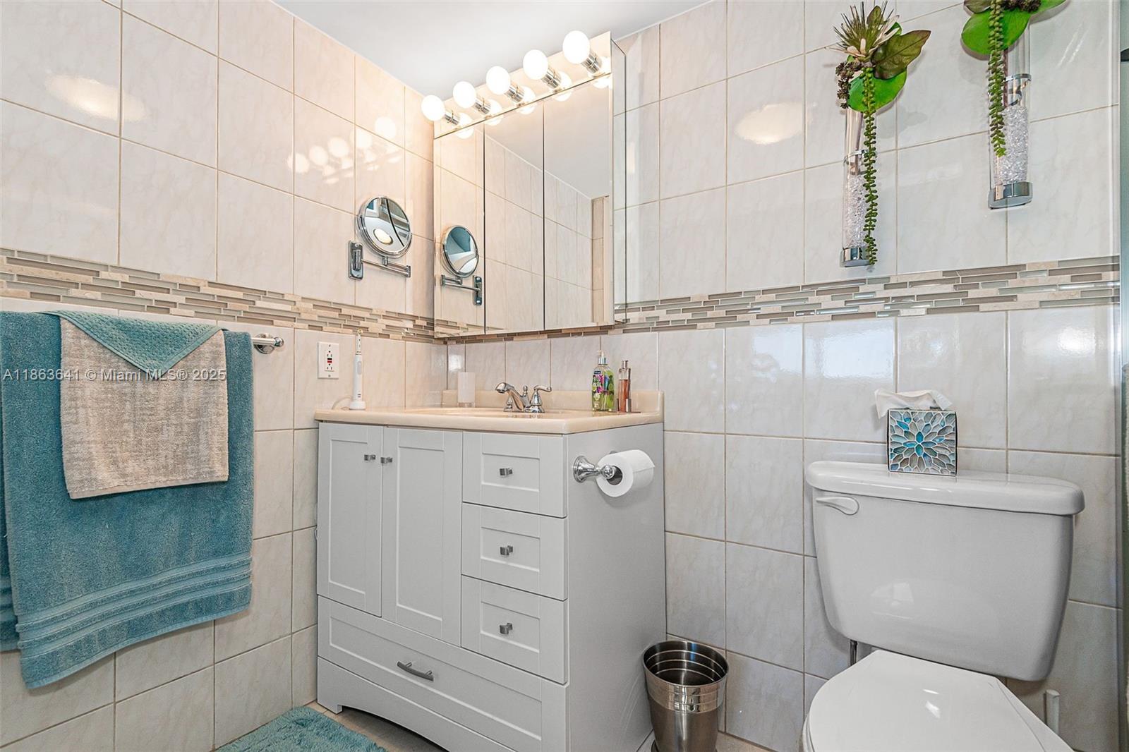 MEADOWBROOK LAKES CONDO - Residential