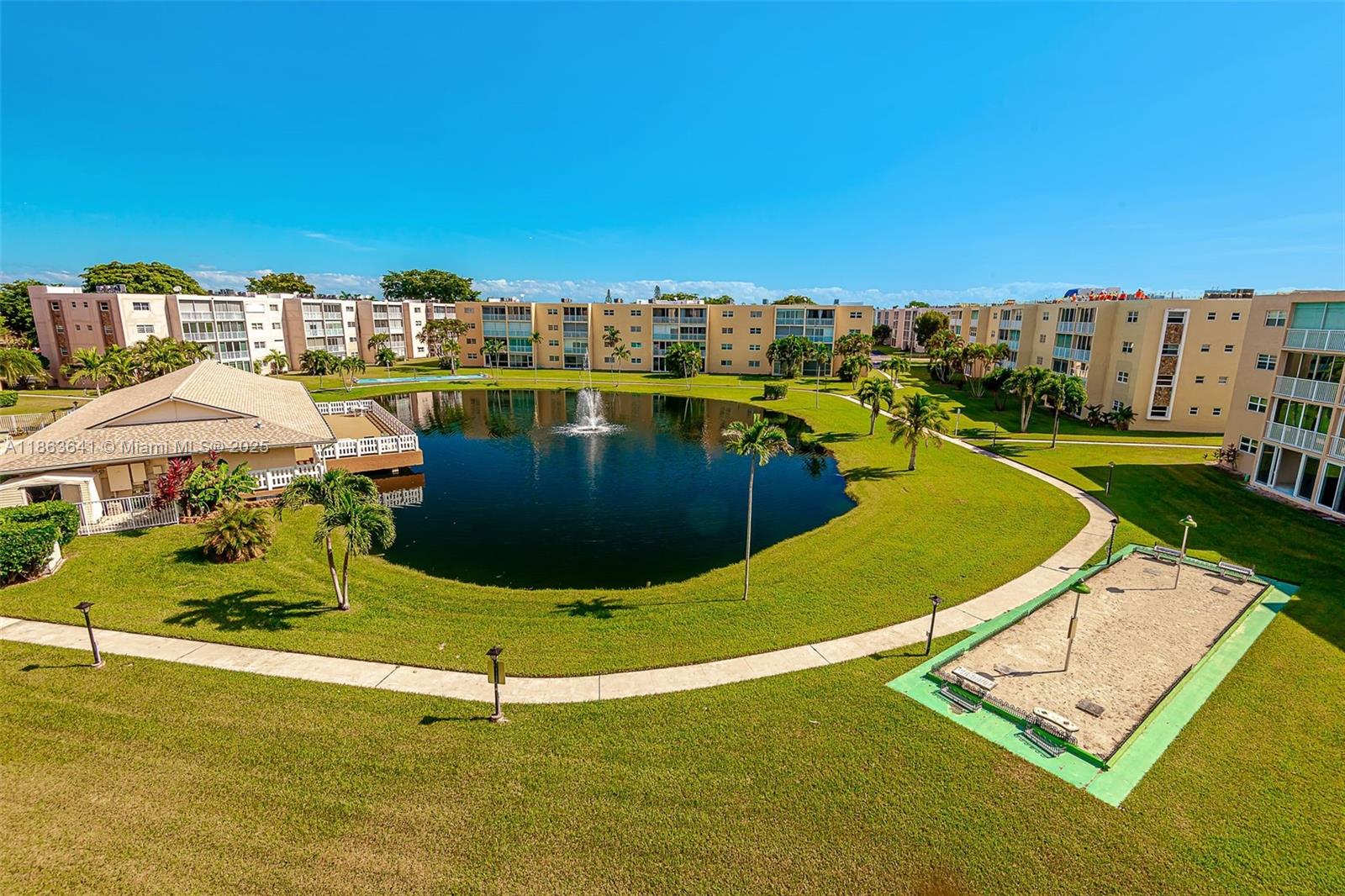 MEADOWBROOK LAKES CONDO - Residential