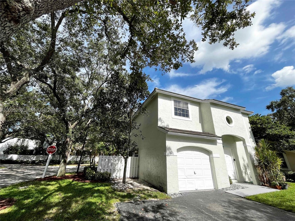 Photo of 9832 NW 9th Ct, Plantation, FL 33324 (MLS # A12025256)